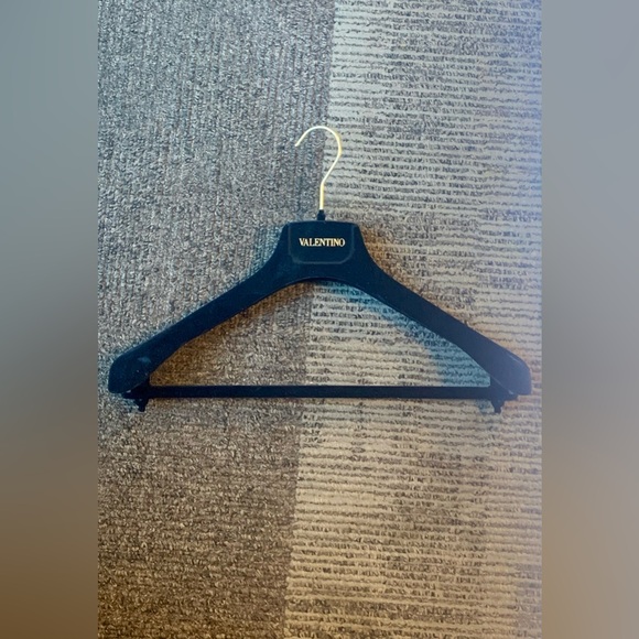 Valentino White Garment Bag with Valentino Black Hanger - Picture 5 of 5